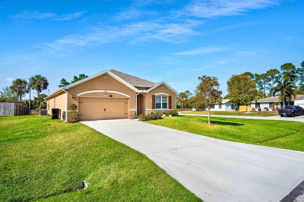 499 Se Wallace Terrace, Port Saint Lucie, FL 34983
