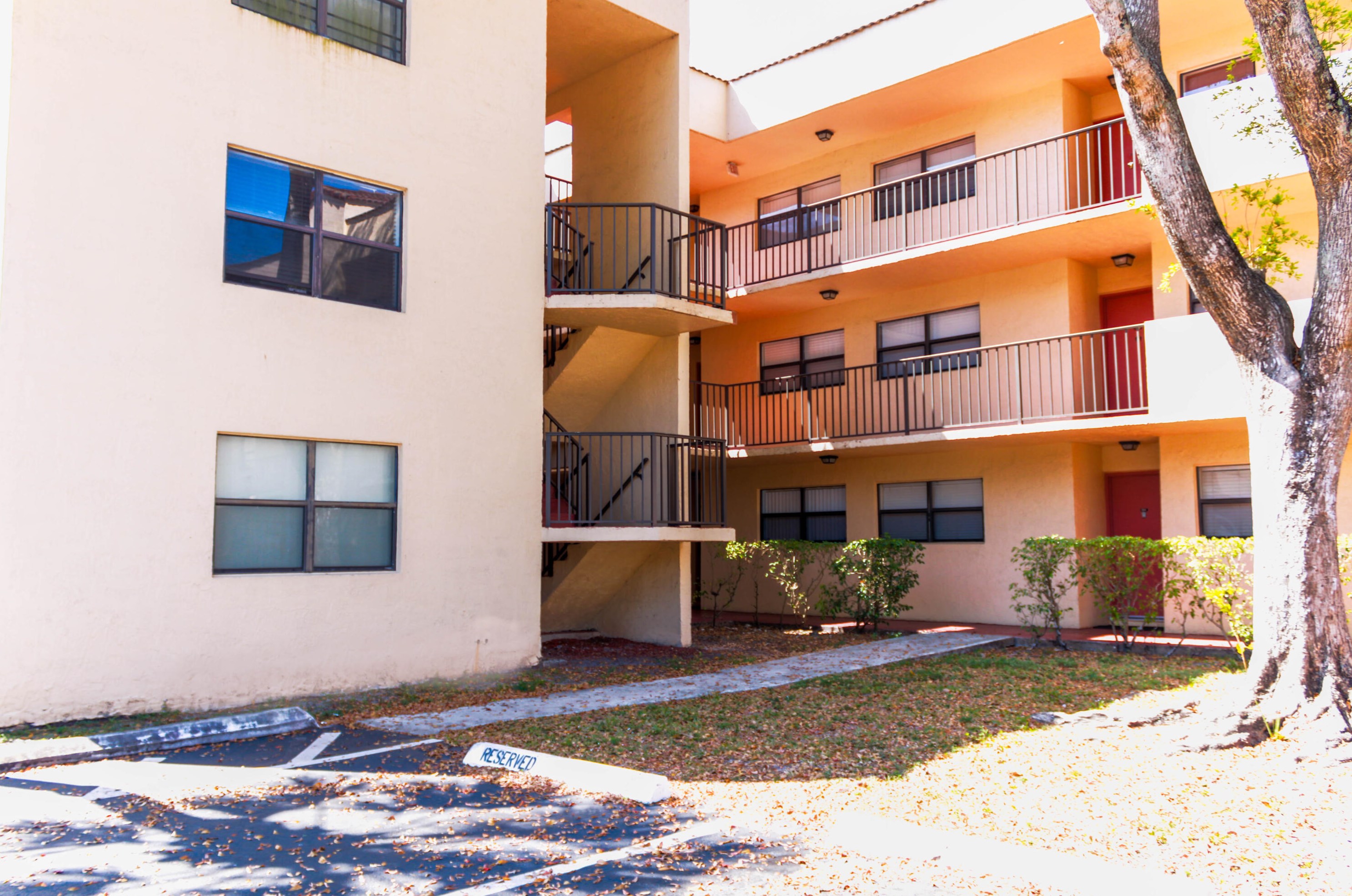 3410 Foxcroft Rd, Hollywood FL  33025-4198 exterior