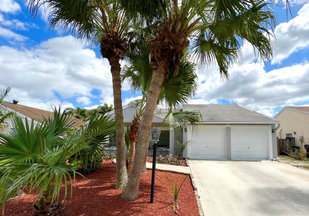 7955 Ridgewood Dr, Lake Worth, FL 33467