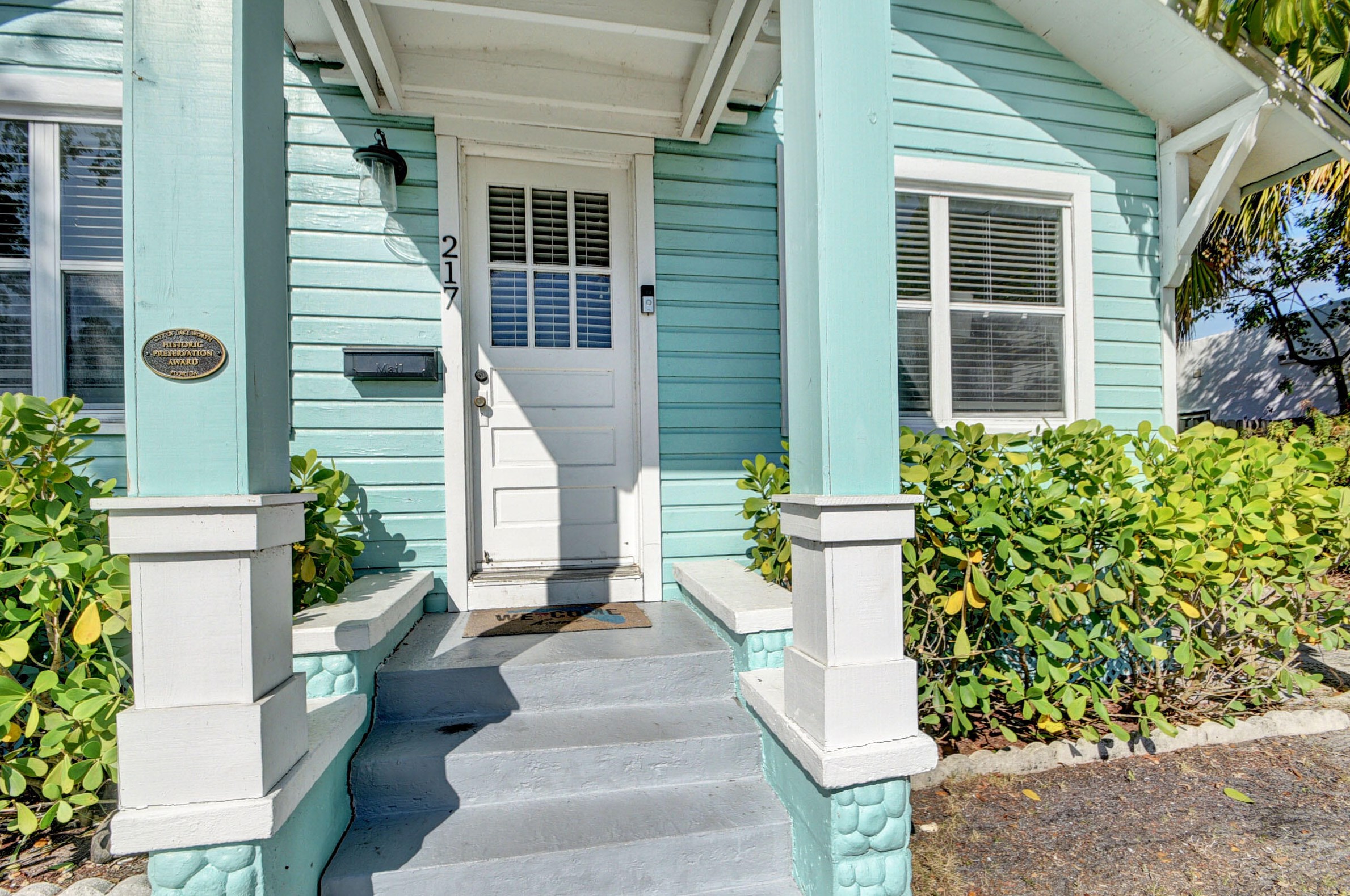 217 Ocean Breeze St, Lake Worth, FL 33460-4262