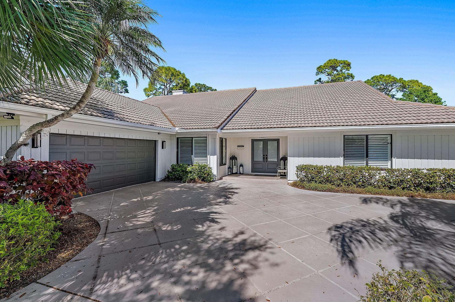 21 Rabbits Run, West Palm Beach, FL 33418