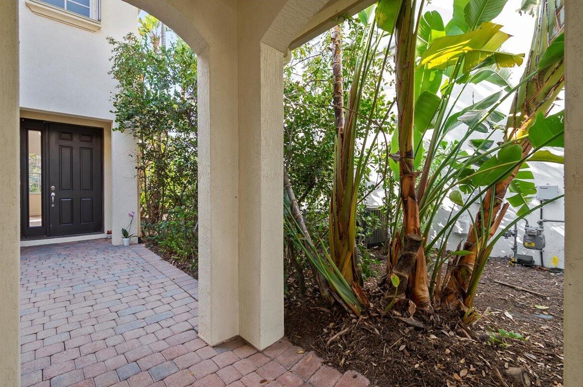 1055 Vintner Blvd, West Palm Beach FL  33410-1526 exterior
