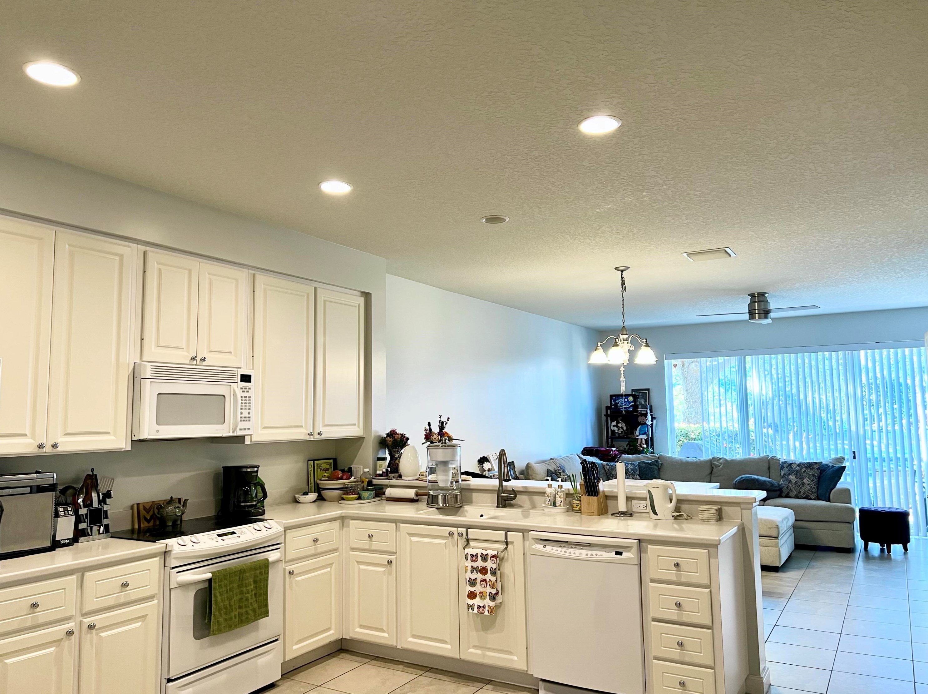 1103 Pinewood Lake Ct, West Palm Beach, FL 33415