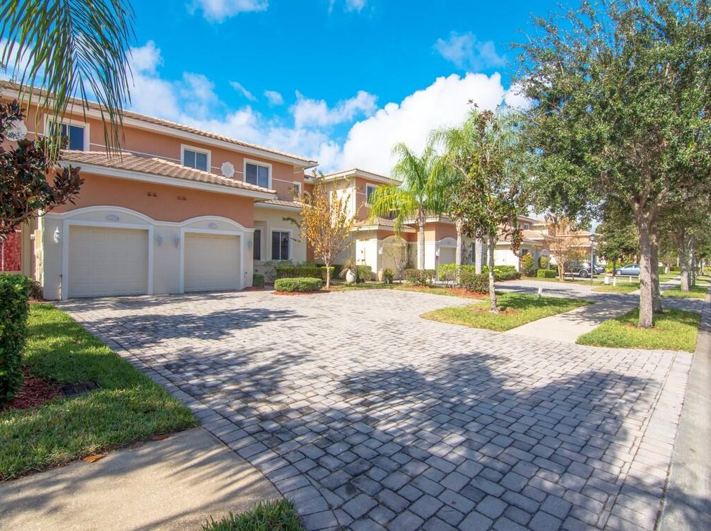 2541 Stockbridge Square, Vero Beach, FL 32962