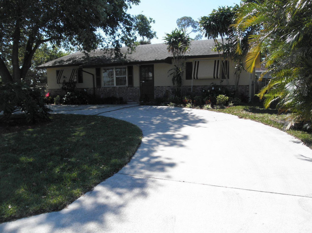 9014 Honeywell Rd, Lake Worth, FL 33467-4738