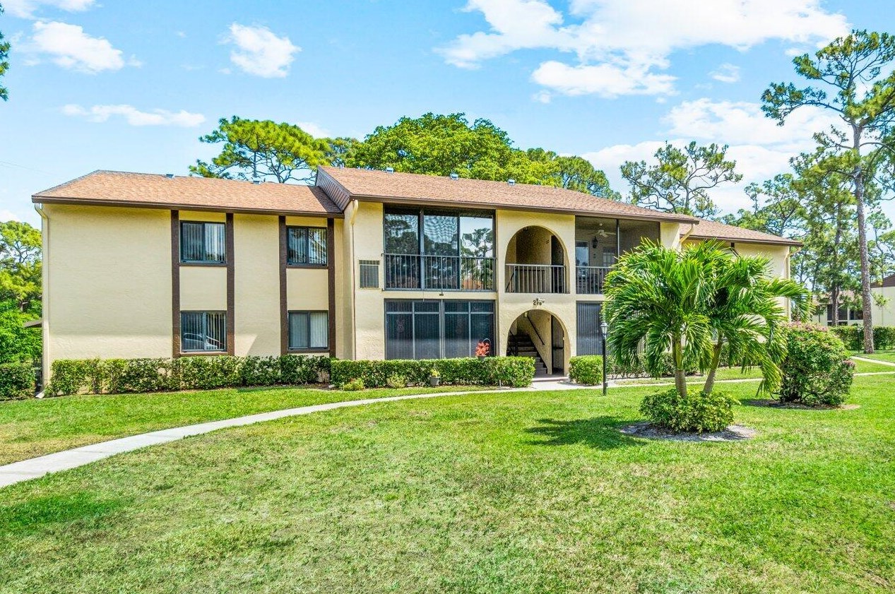 218 Pine Hov Cir, Lake Worth, FL 33463-9228