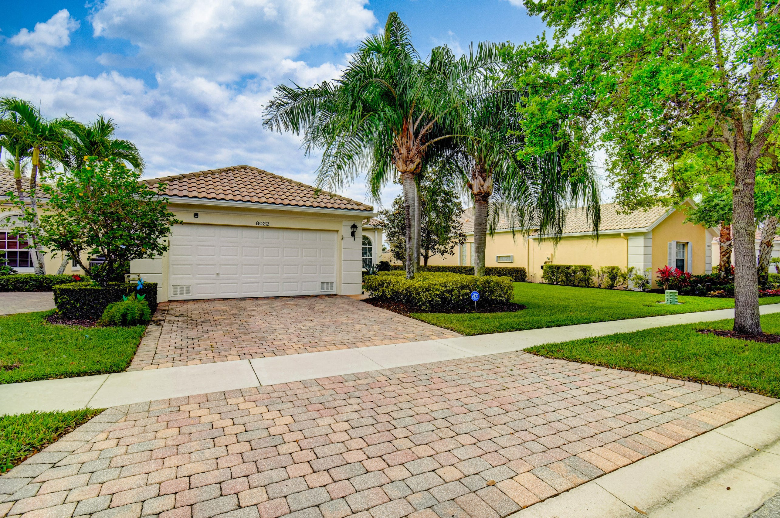 8022 Jolly Harbour Ct, West Palm Beach, FL 33414-3438