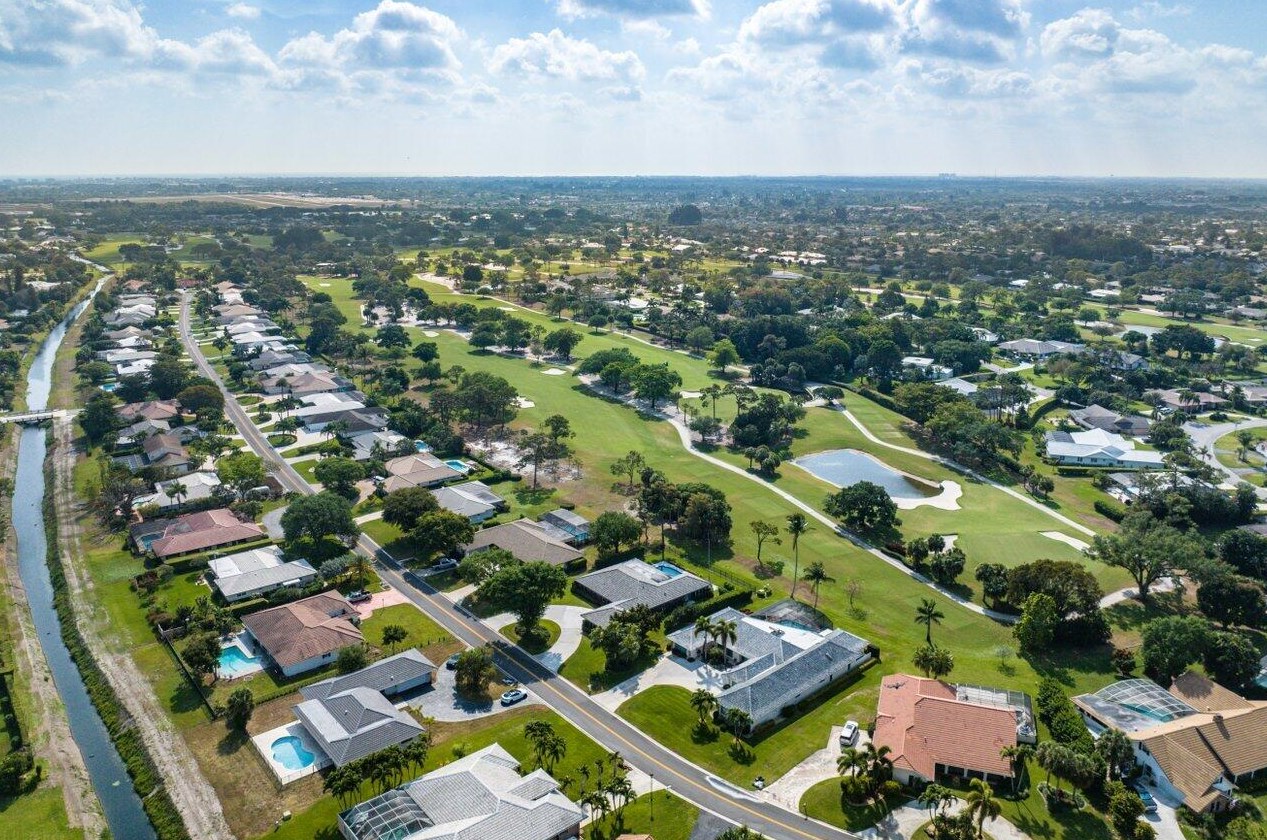525 Muirfield Dr, Lake Worth FL  exterior
