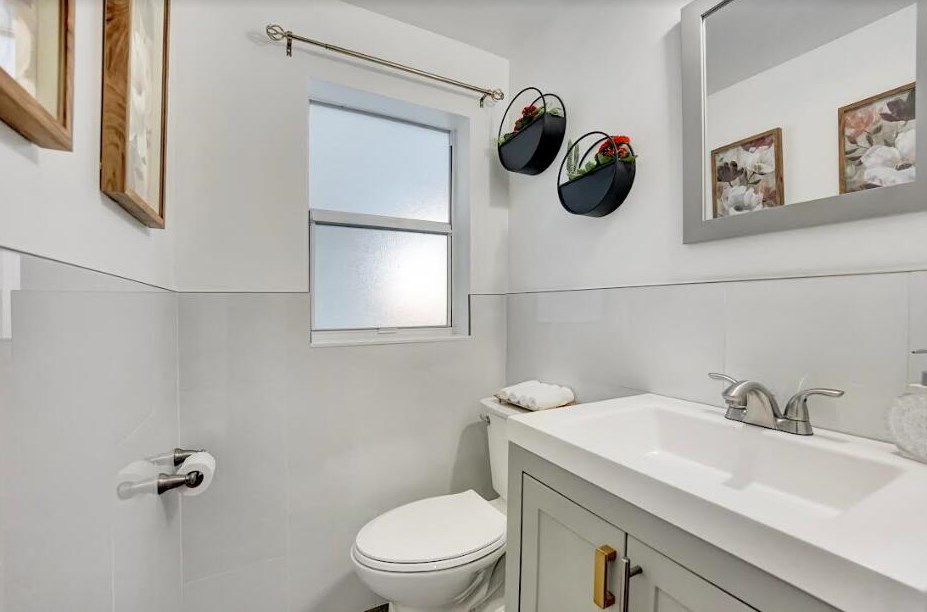 2523 Mckinley St, Hollywood FL  33020-3019 exterior