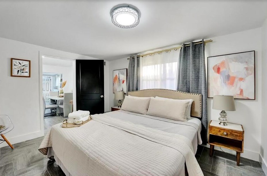 2523 Mckinley St, Hollywood FL  33020-3019 exterior