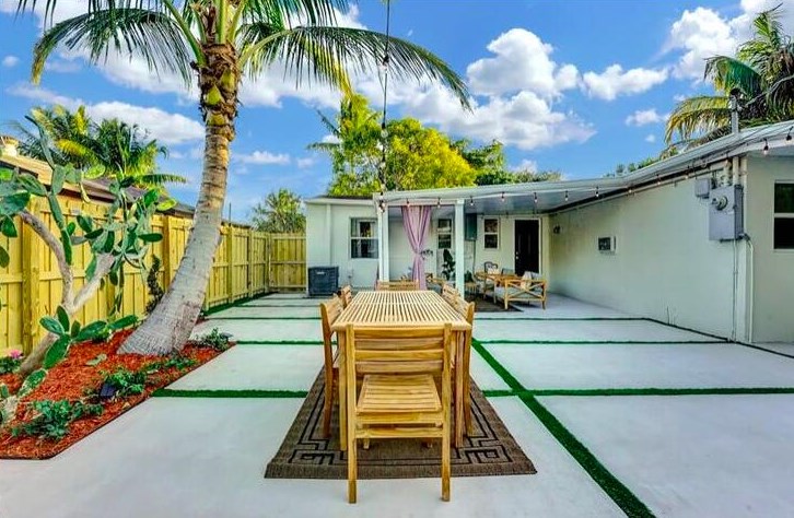 2523 Mckinley St, Hollywood FL  33020-3019 exterior