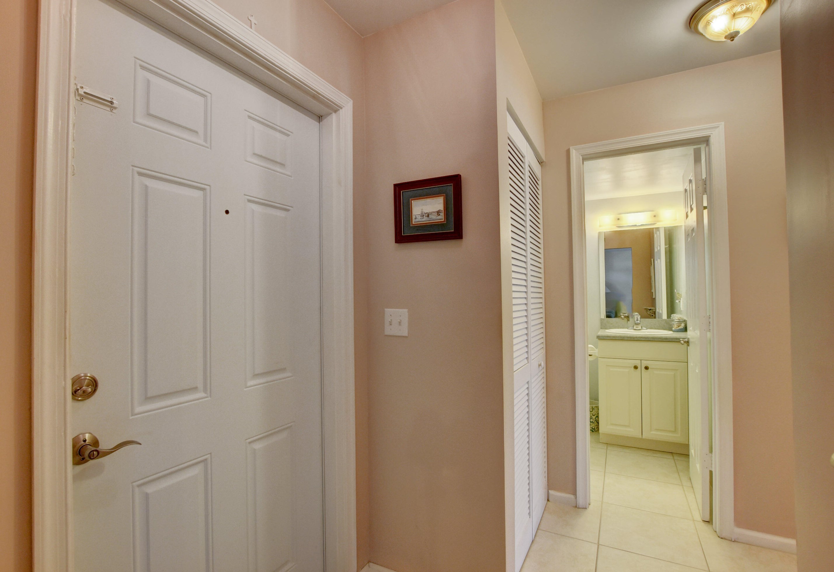 29 Colonial Club Dr #202, Boynton Beach, FL 33435