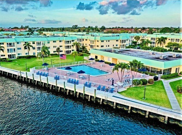 10 Colonial Club Dr #101, Boynton Beach, FL 33435