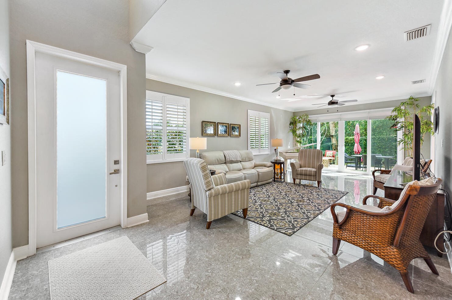 180 Las Brisas Cir, Lake Worth, FL 33462-7072