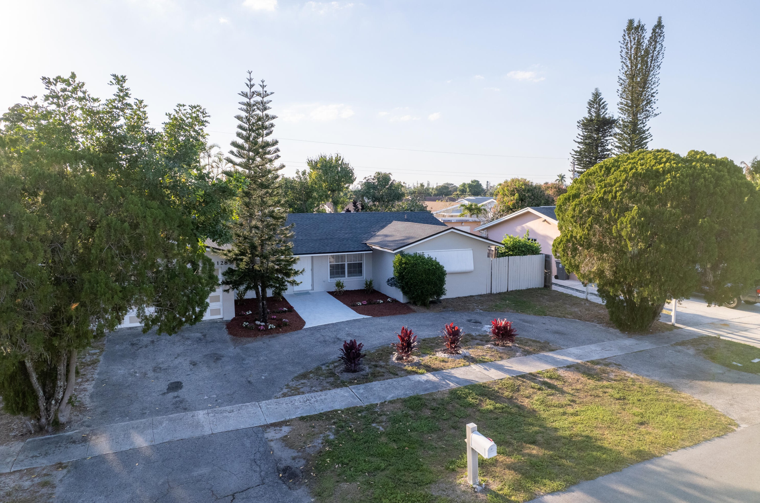 1283 Wynnewood Dr, West Palm Beach FL  33417-5660 exterior