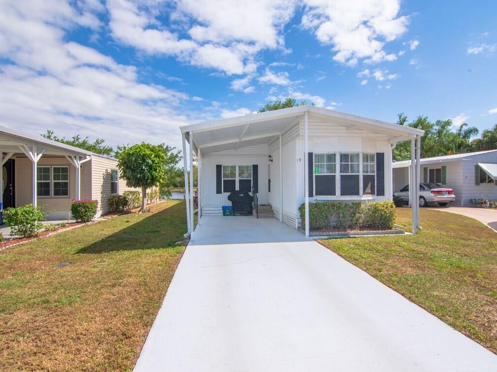 19 Santa Maria Ct, Fort Pierce, FL 34952