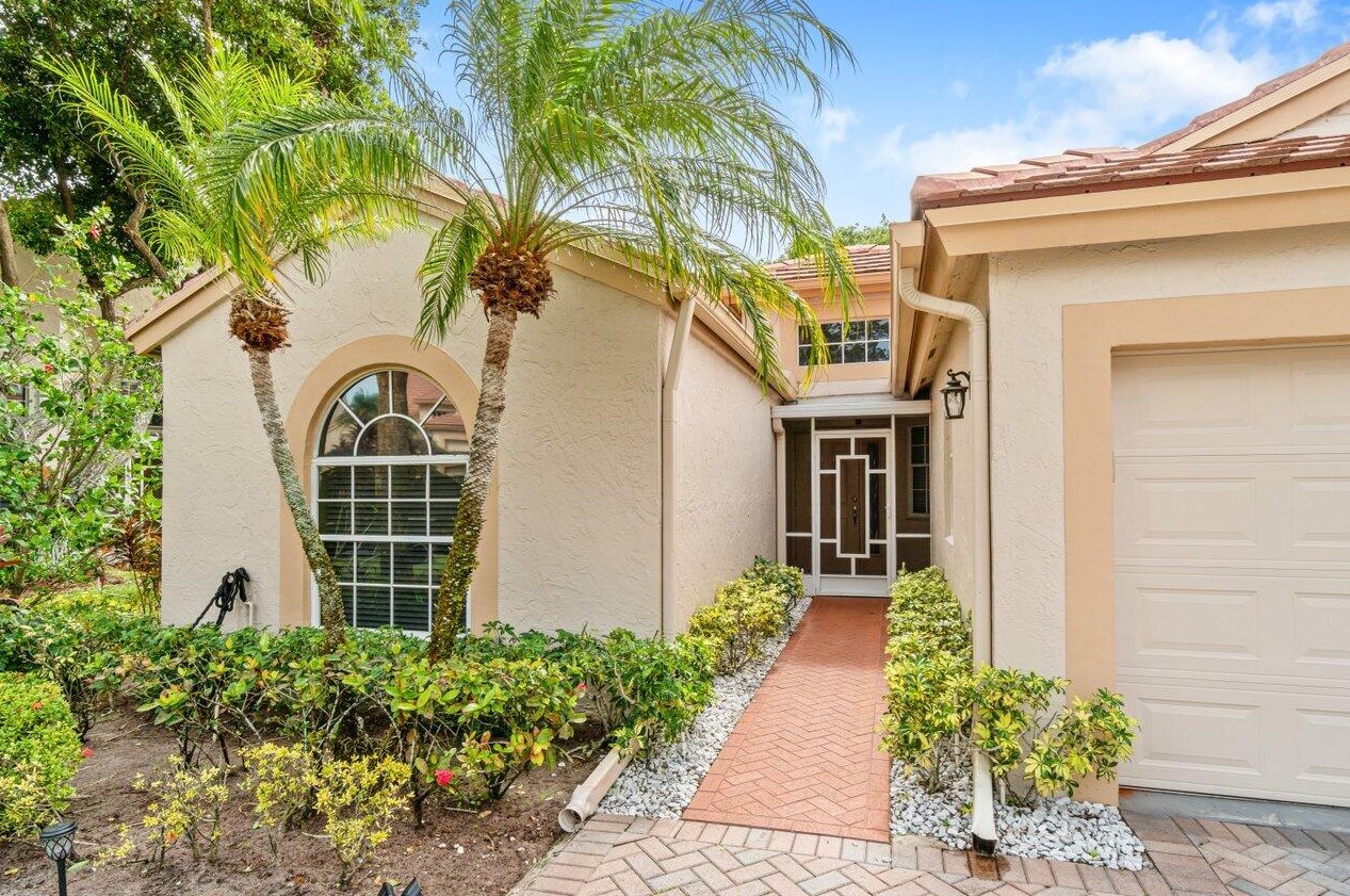 7916 Coral Pointe Dr, Delray Beach, FL 33446