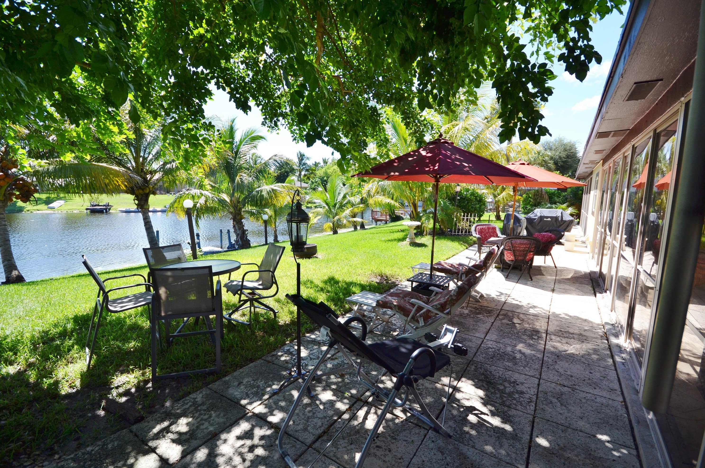 1421 Riverside Cir, West Palm Beach, FL 33414-5516