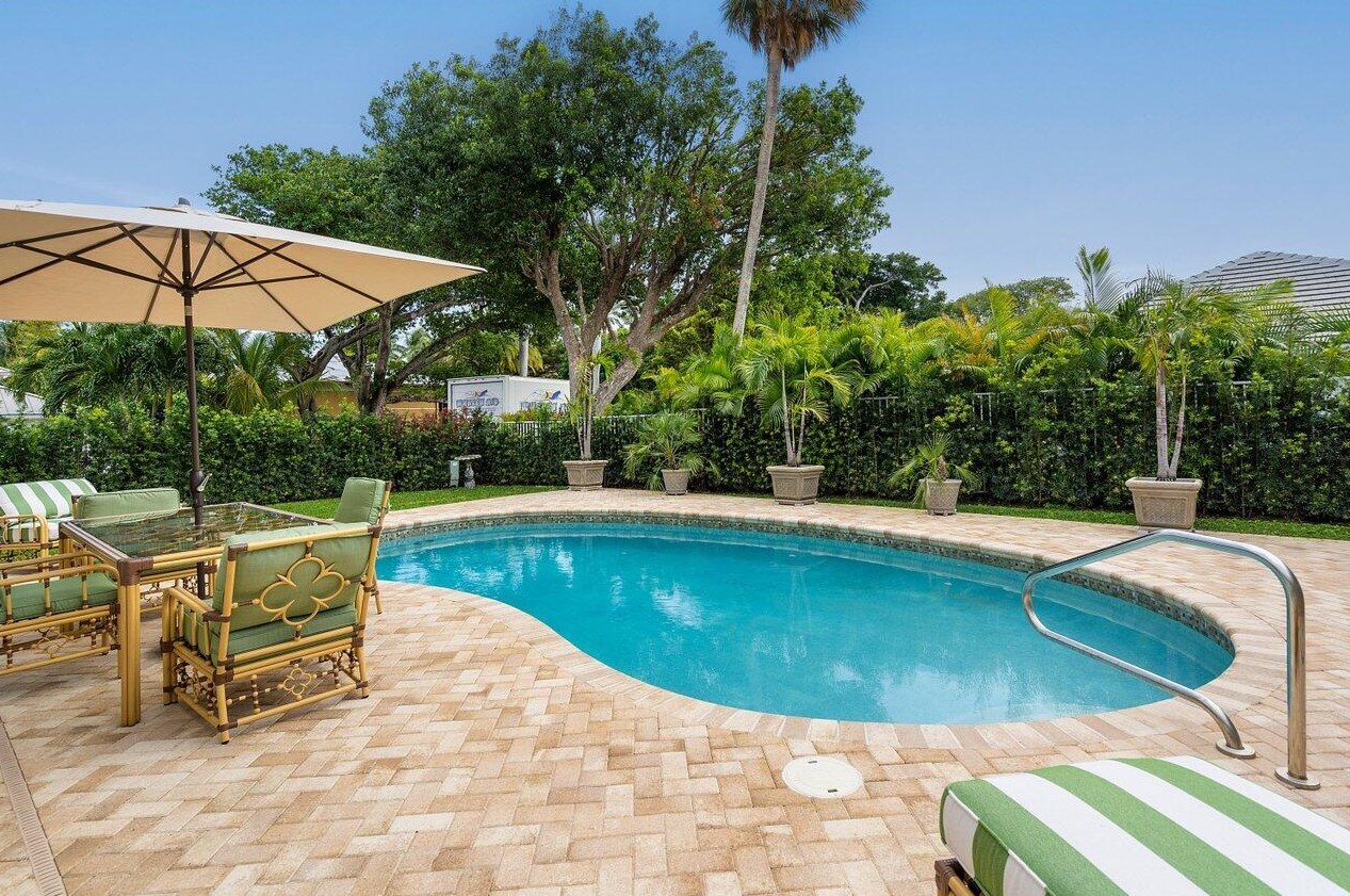 992 Atlantic Dr, Lake Worth FL  33462-4763 exterior