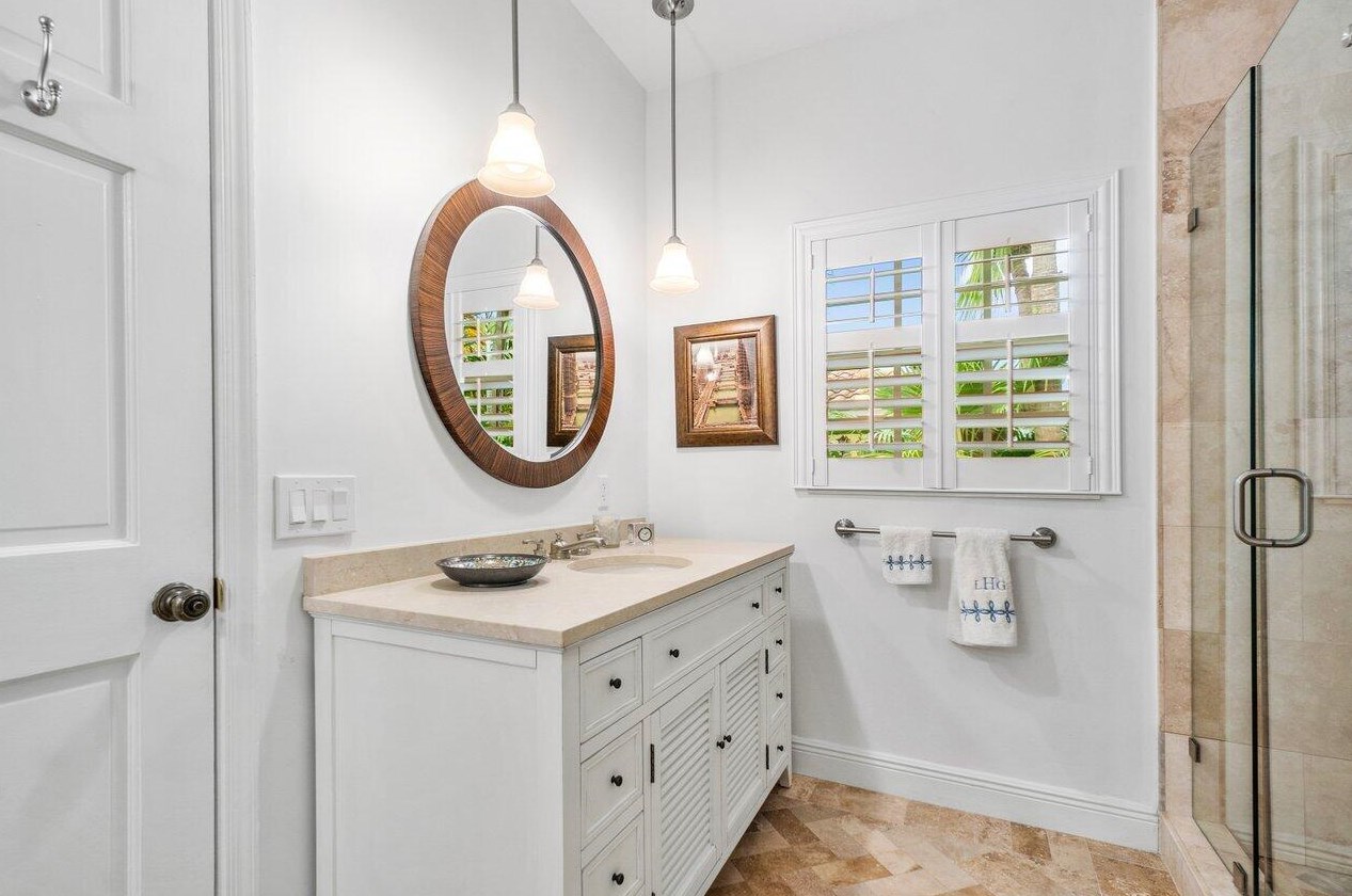 992 Atlantic Dr, Lake Worth FL  33462-4763 exterior