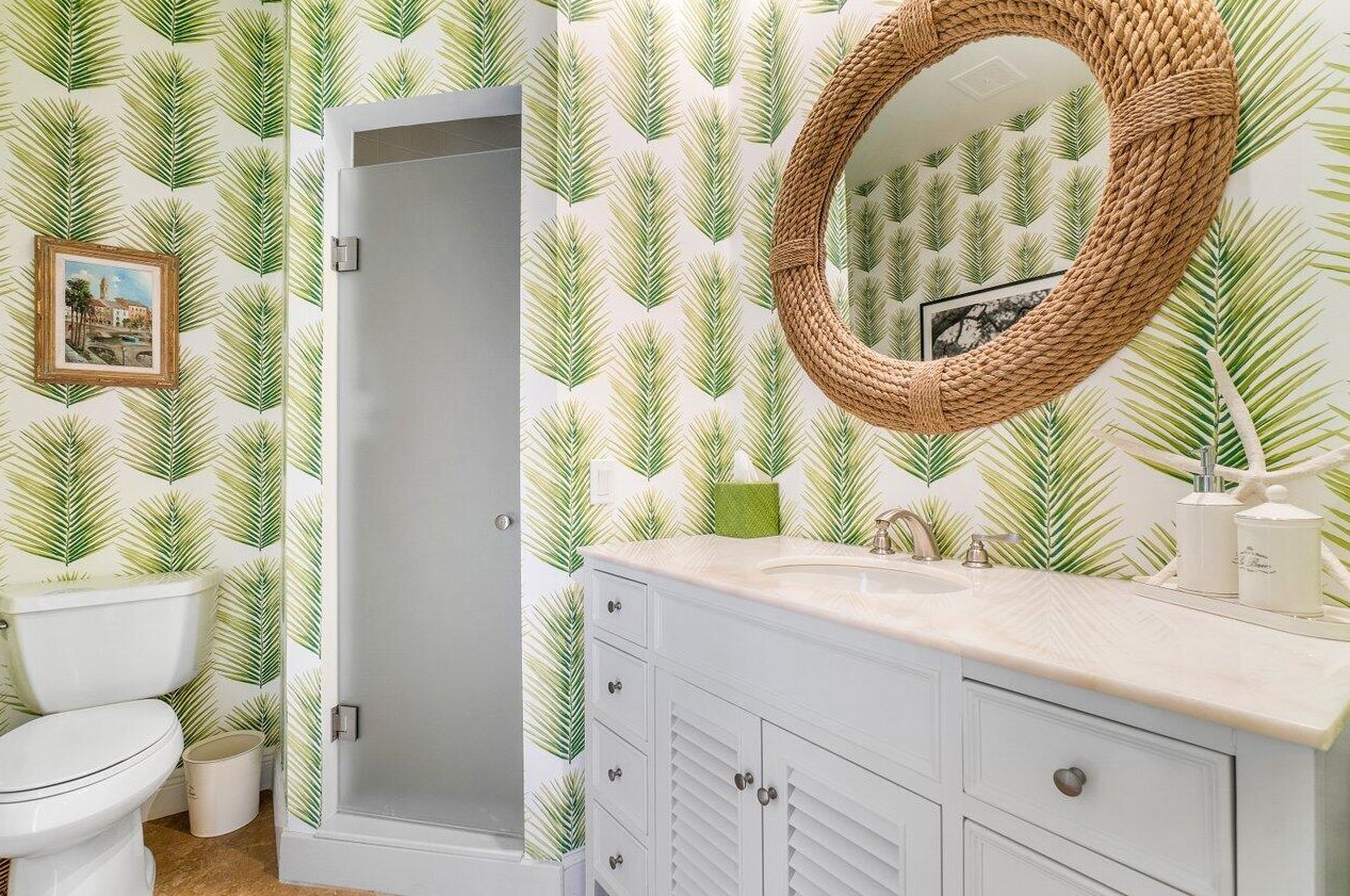 992 Atlantic Dr, Lake Worth FL  33462-4763 exterior