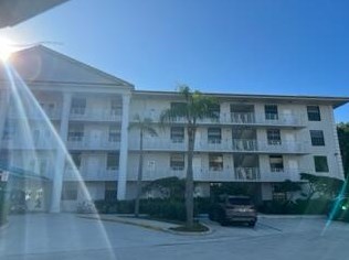 3500 Whitehall Dr #405, West Palm Beach, FL 33401