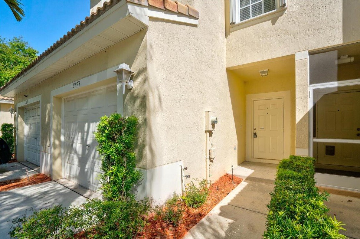 9873 Lago Dr, Boynton Beach, FL 33472