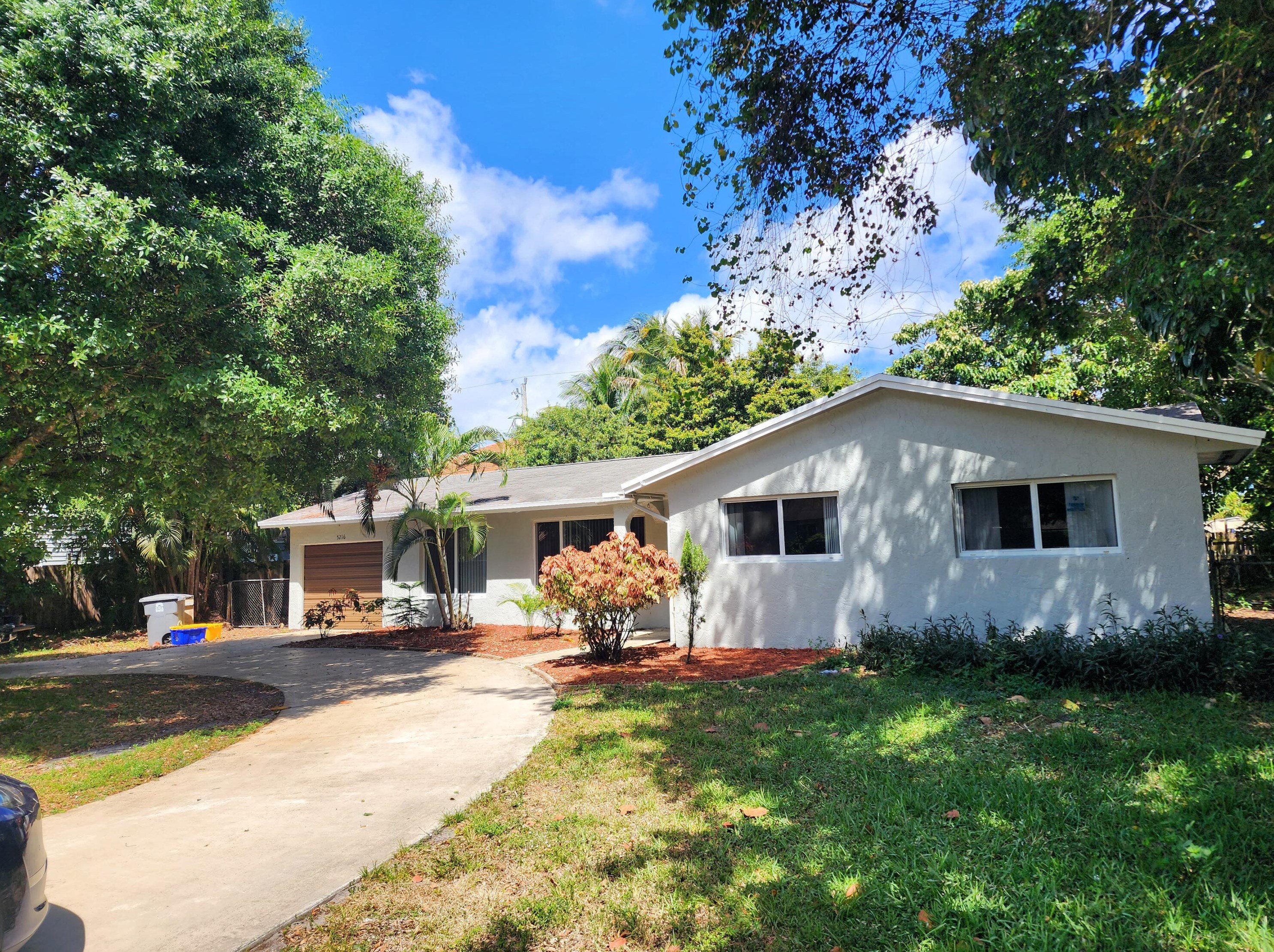 5216 Greenwood Dr, Delray Beach, FL 33484