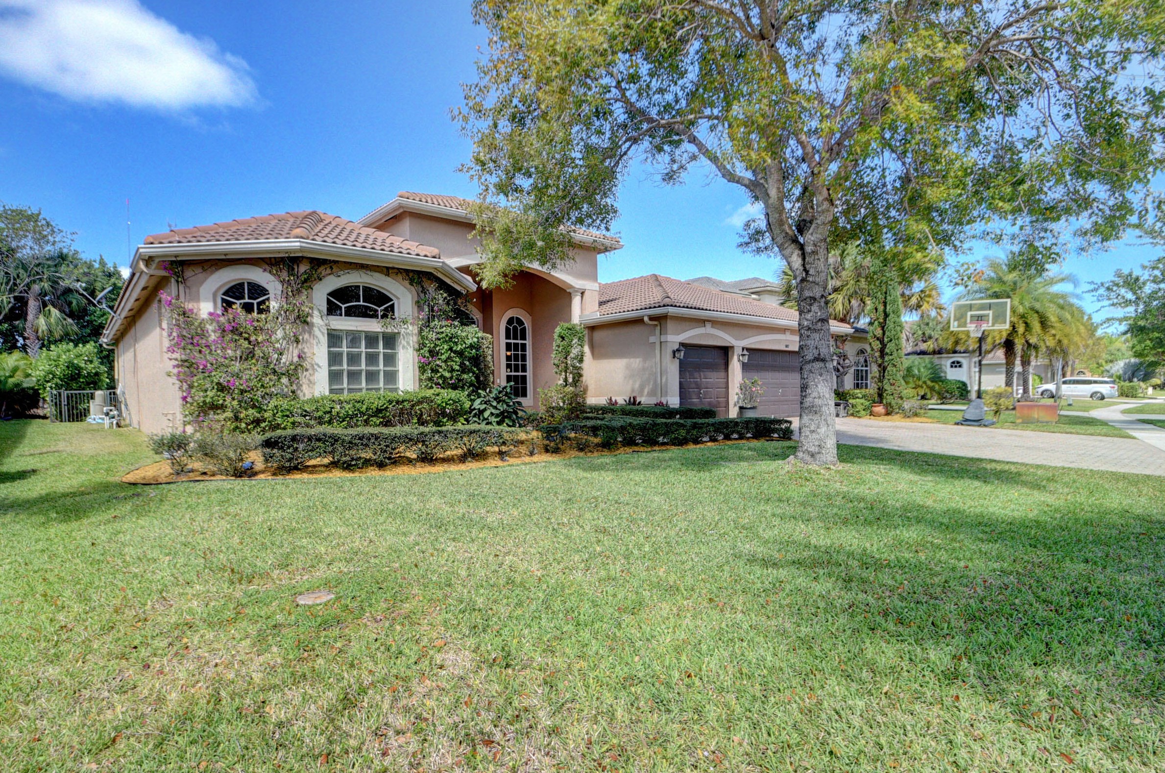 6057 Walnut Hill Dr, Lake Worth, FL 33467-6181