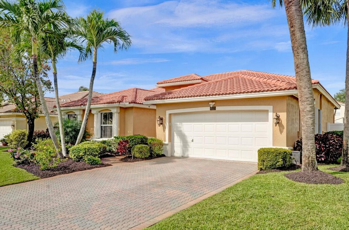 6127 Indian Forest Cir, Lake Worth, FL 33463-8211