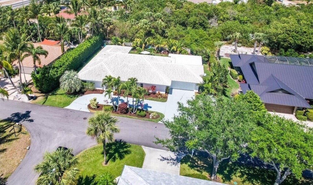 8485 Gulfstream Pl, Hobe Sound, FL 33455-4242