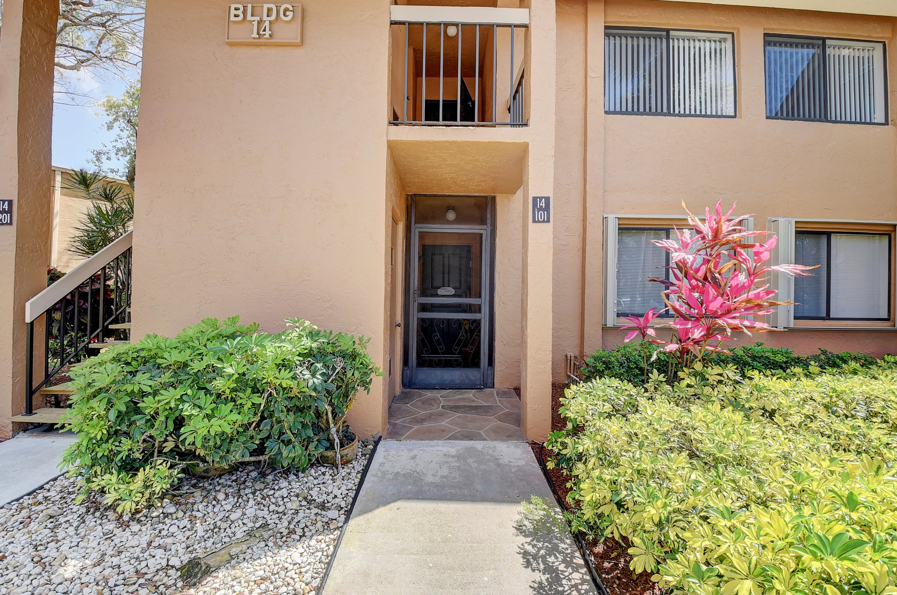11135 Green Lake Dr, Boynton Beach, FL 33437-1464