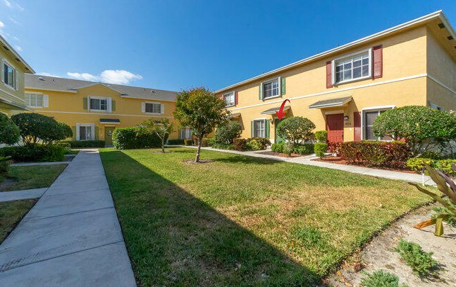 408 Bloxham St, Lake Worth, FL 33462-3187