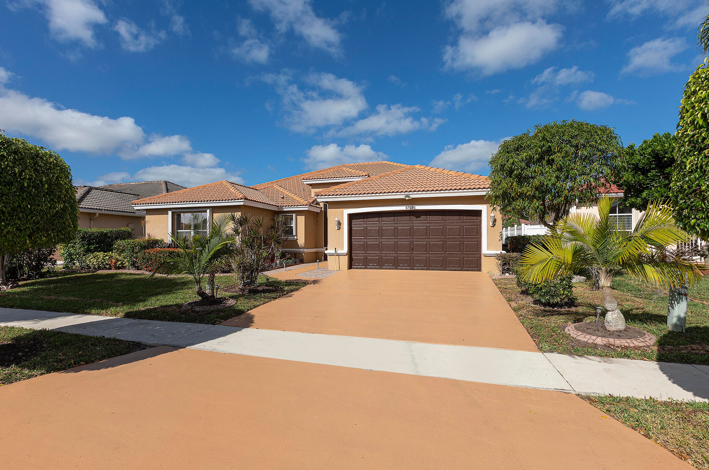 6783 Las Colinas Ct, Lake Worth, FL 33463-6562