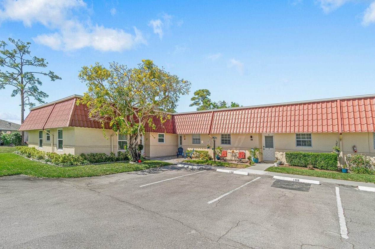 158 Amherst Ln, Lake Worth, FL 33467-2626