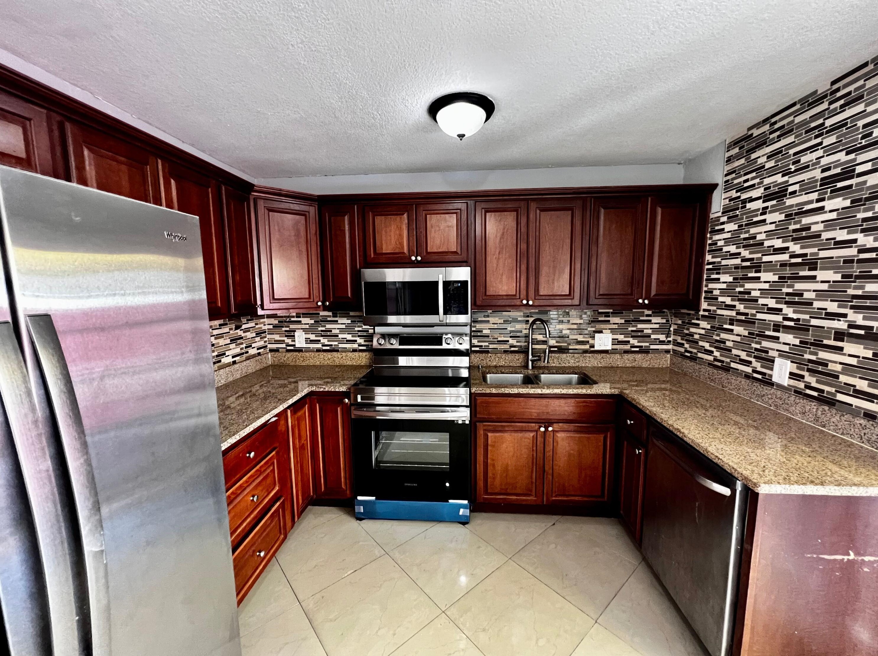 4376 Lakewood Rd, Lake Worth, FL 33461