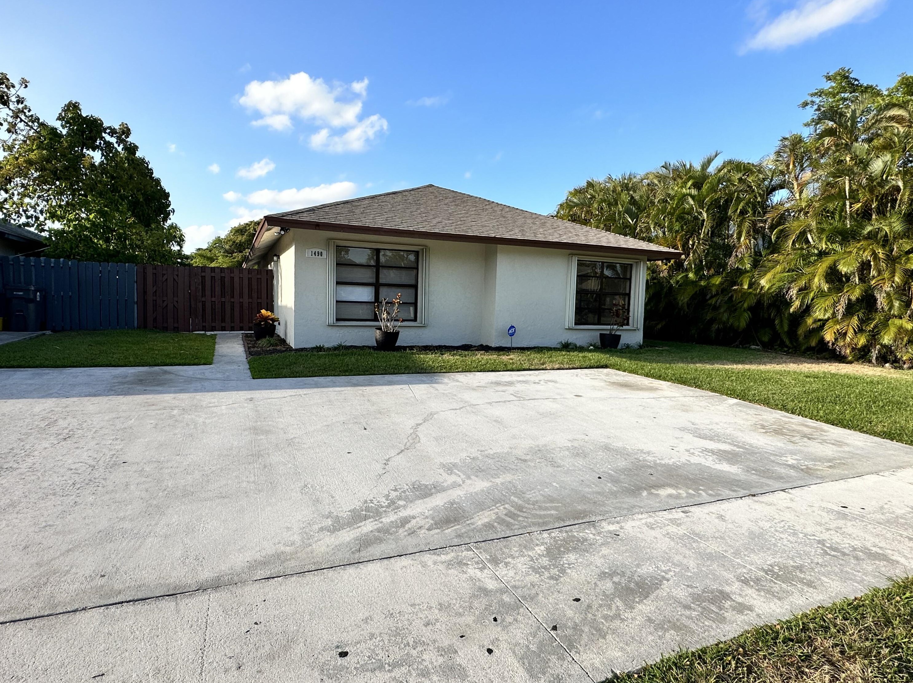 1490 Summit Run Cir, West Palm Beach, FL 33415