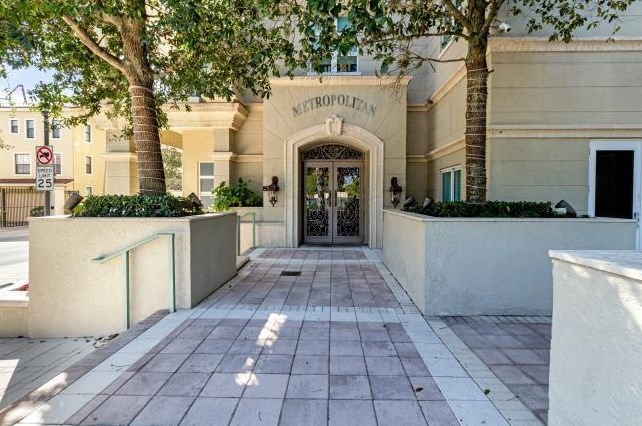 403 S Sapodilla Ave #212, West Palm Beach, FL 33401