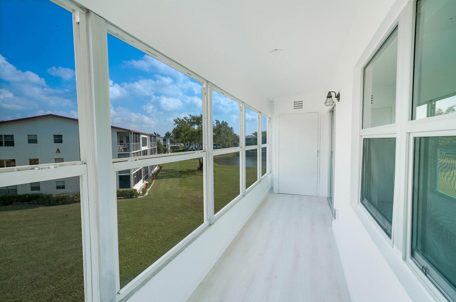 71 Fanshaw B, Boca Raton FL  33434-6118 exterior