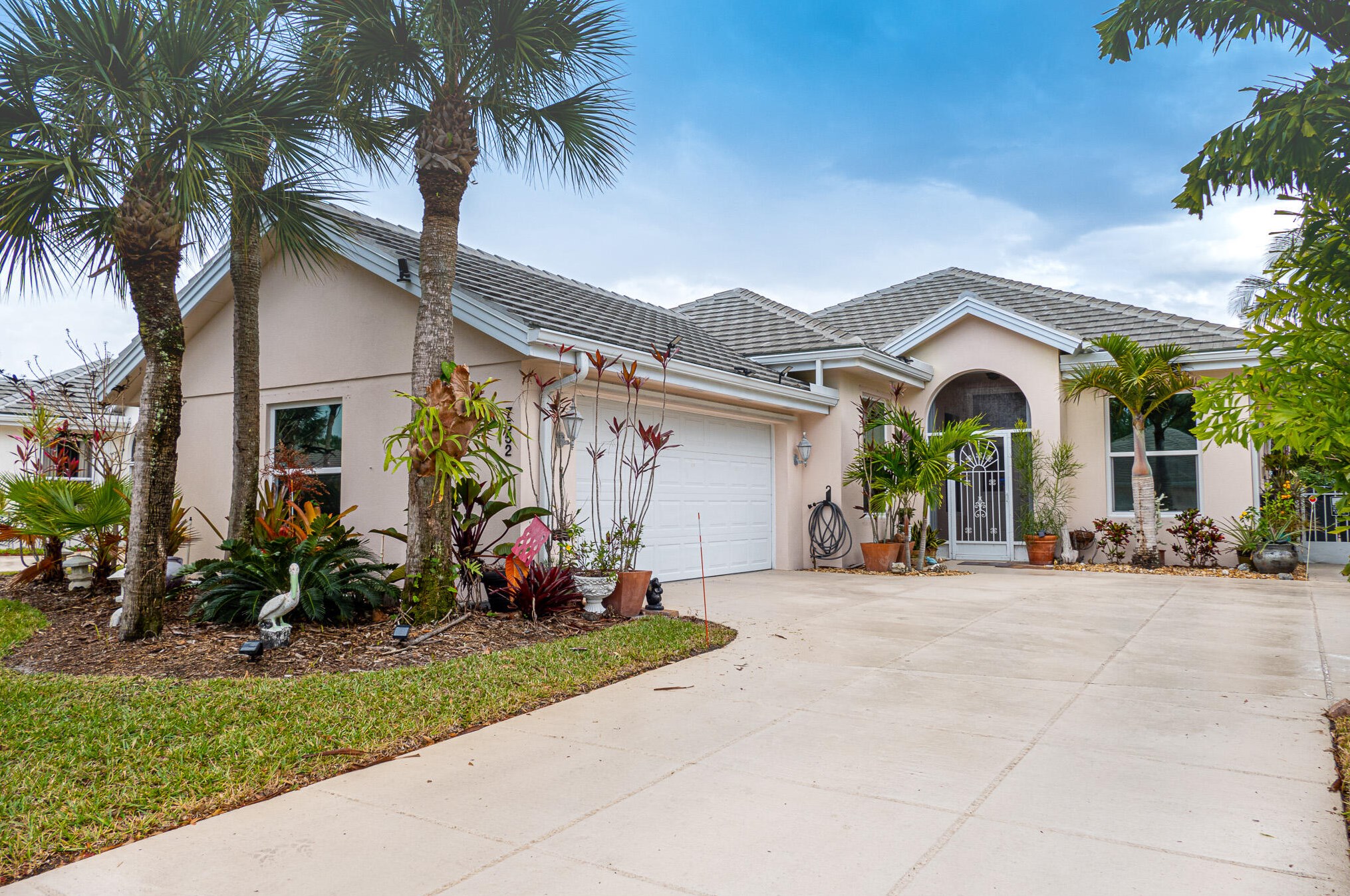 7552 Bay Cedar Cir, Hobe Sound, FL 33455-7874