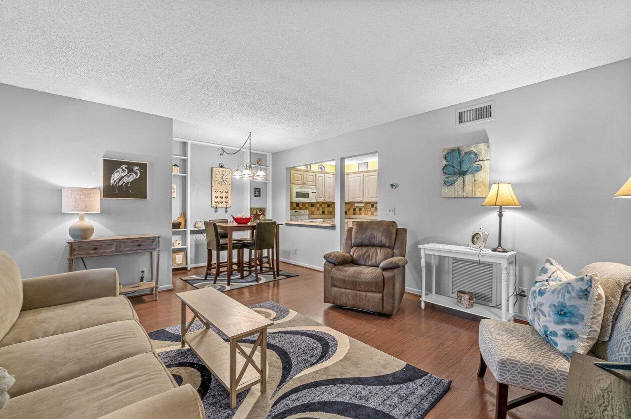 209 Pine Hov Cir #d-2, Lake Worth, FL 33463