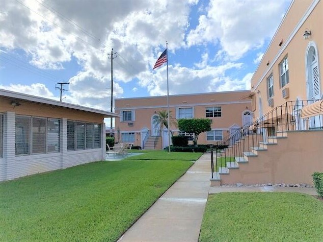 31 S Golfview Rd #12, Lake Worth, FL 33460