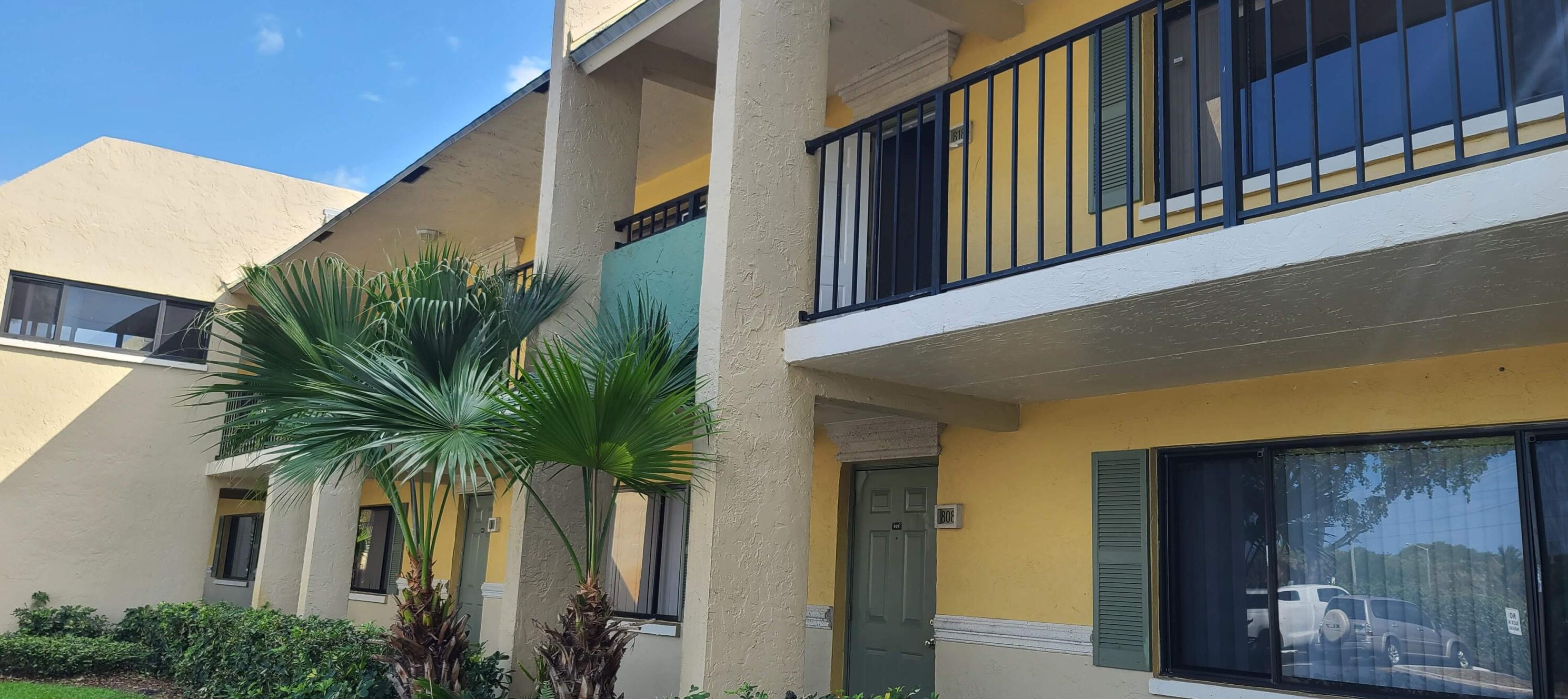 818 Meadows Cir, Boynton Beach, FL 33436