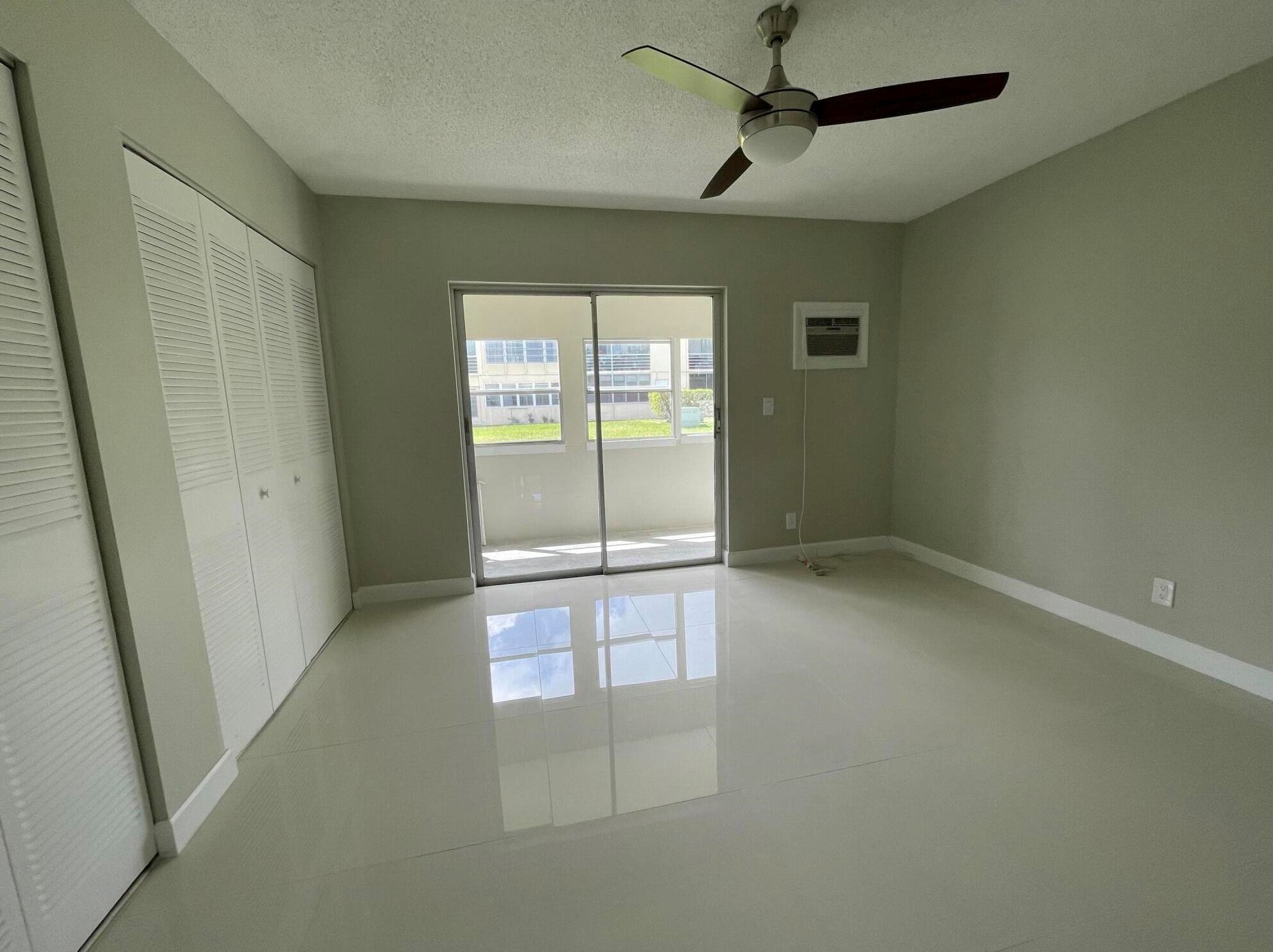 27 Kingswood B, West Palm Beach, FL 33417