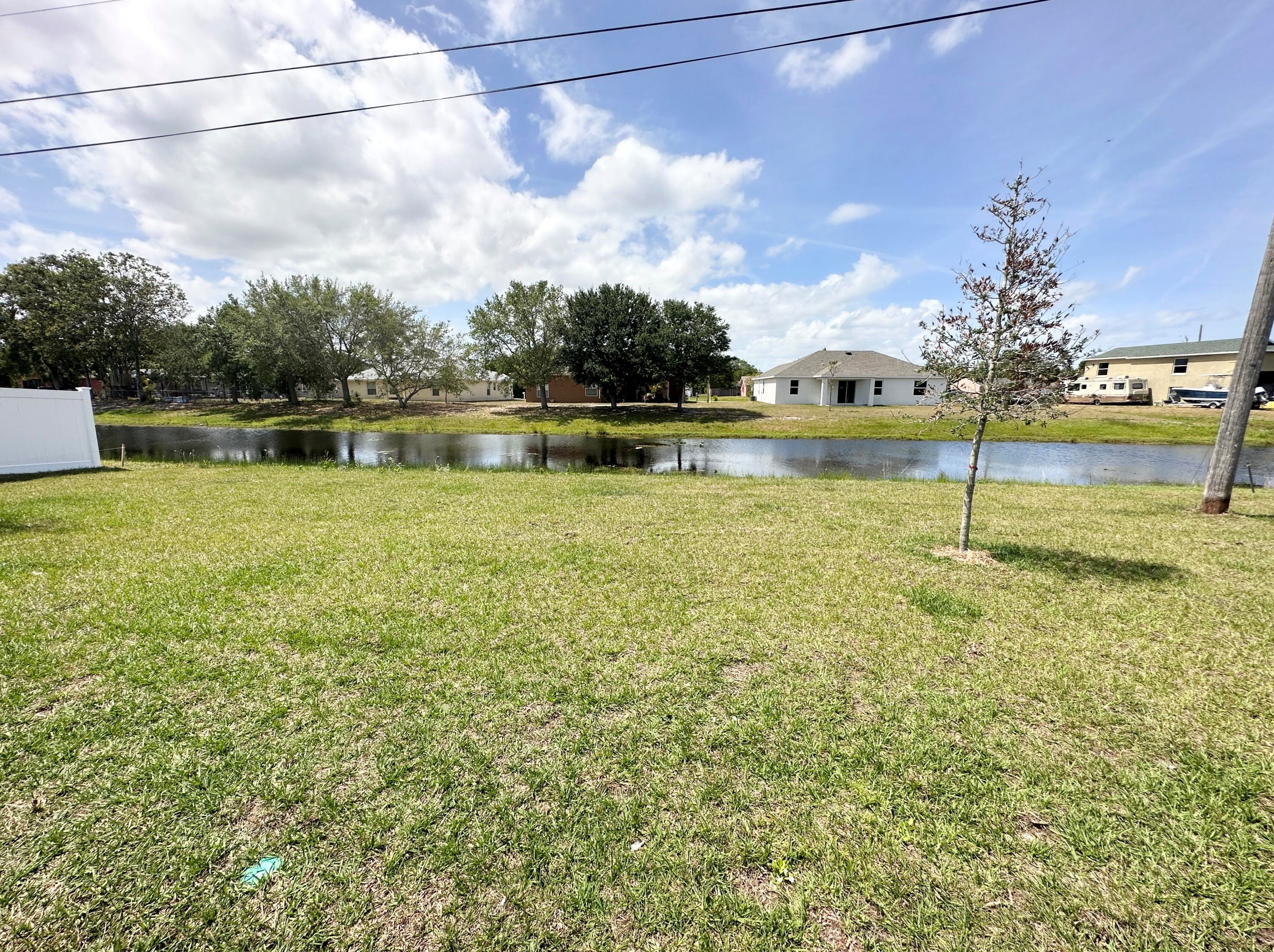 2062 Se North Blackwell Dr, Fort Pierce, FL 34953