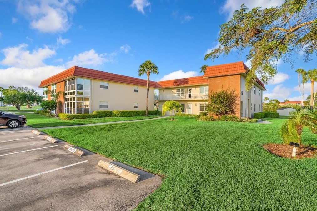 66 Woodland Dr #201, Vero Beach, FL 32962