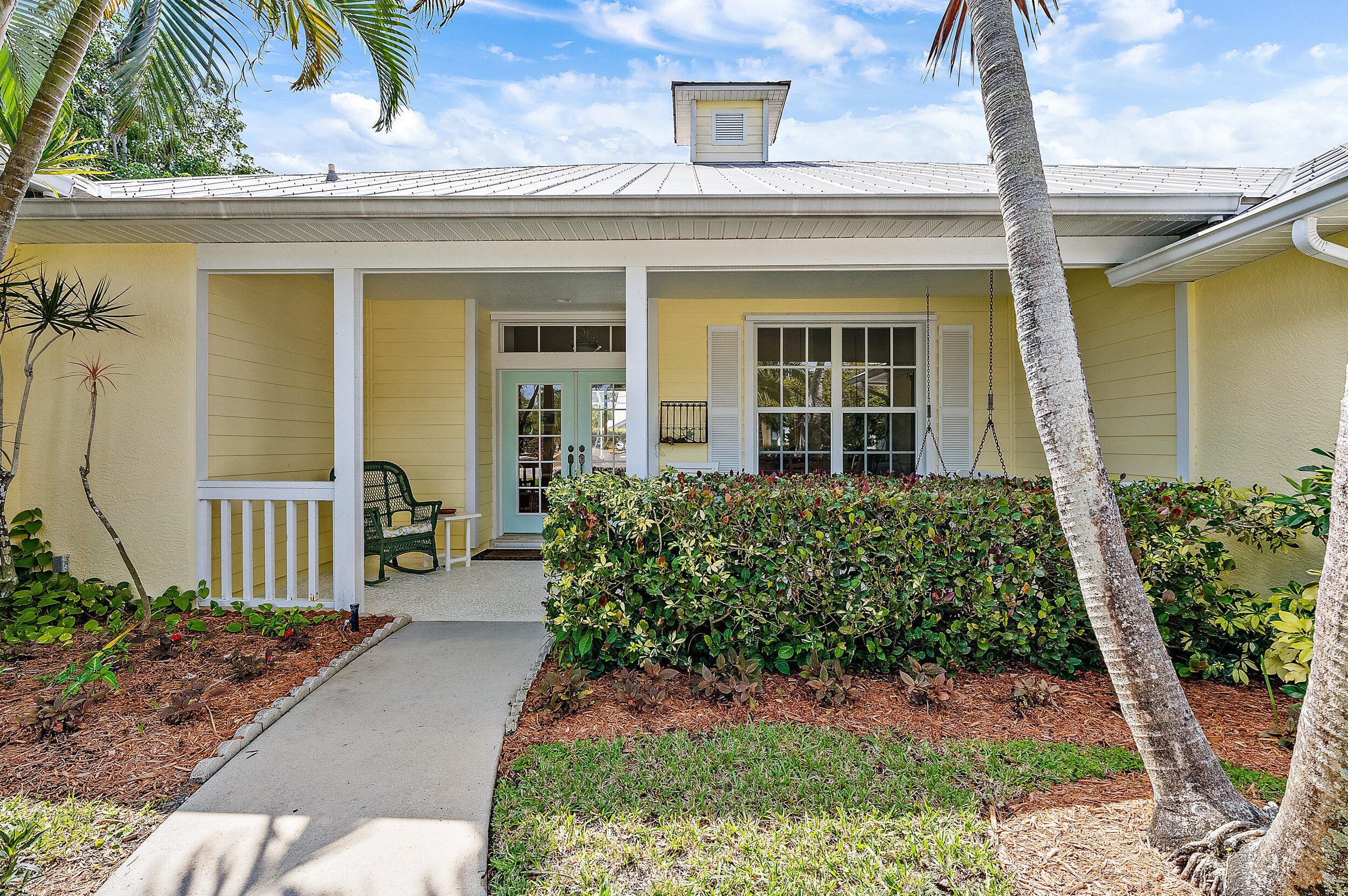 9226 Pomona St, Hobe Sound, FL 33455-5553