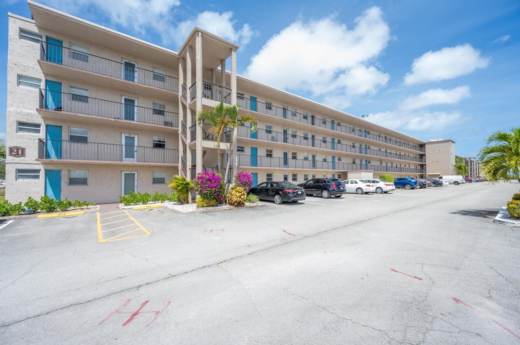 725 Lori Dr #213, Lake Worth, FL 33461