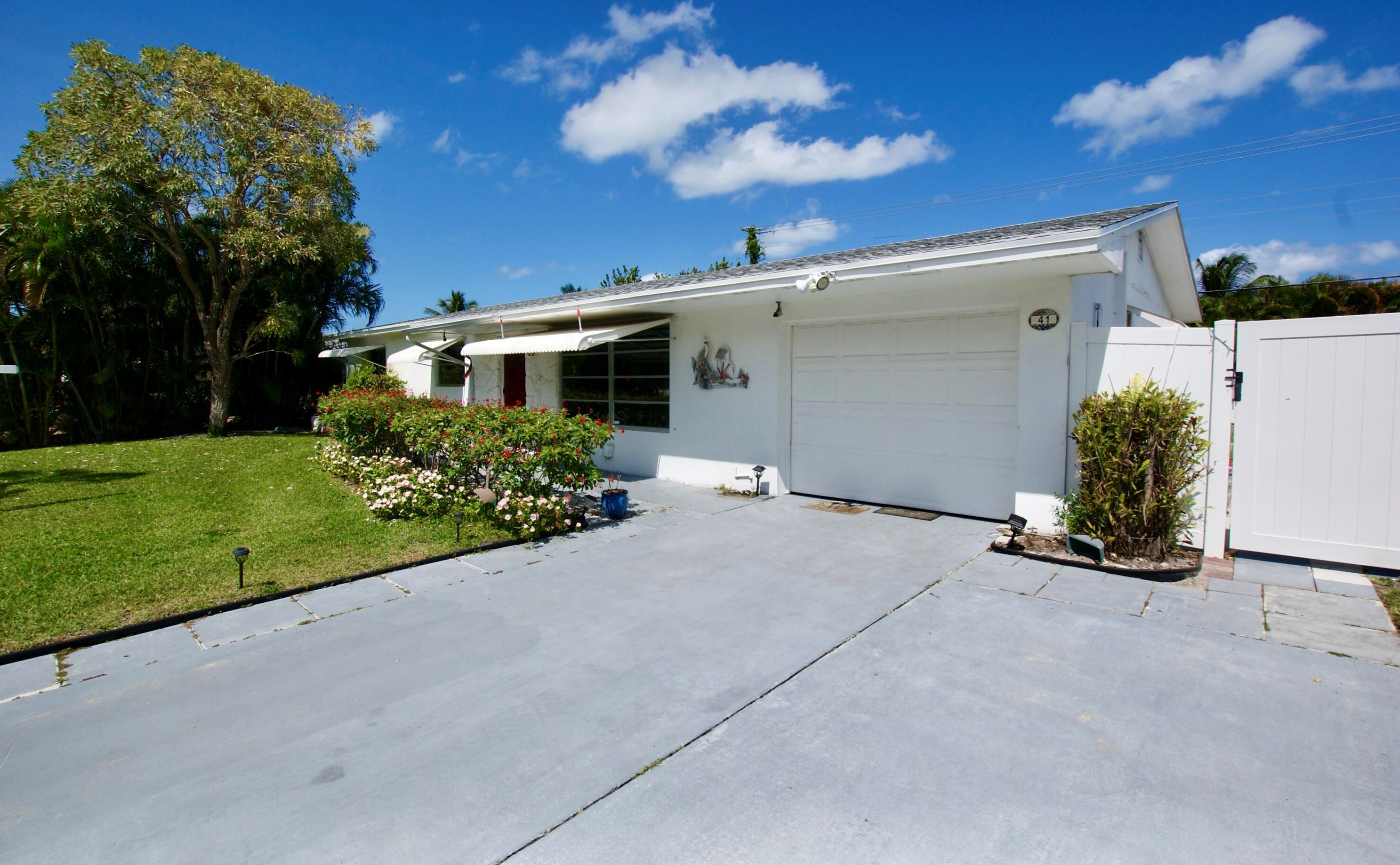 41 Willow Rd, Jupiter, FL 33469-2615