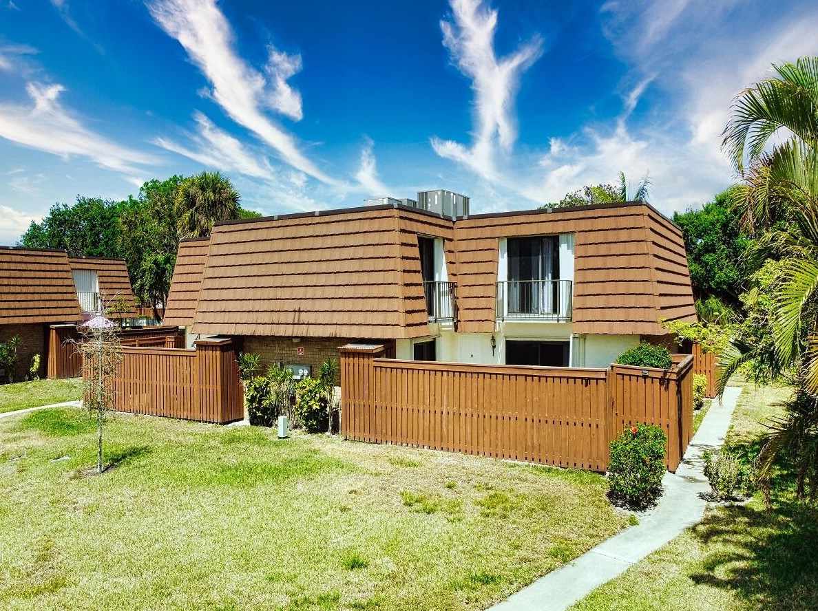 3900 County Line Rd #20c, Jupiter, FL 33469